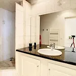 1 Bedroom Flat With Balcony Center Croisette 6ppl * Cannes