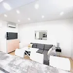 1 Bedroom Flat With Balcony Center Croisette 6ppl Cannes