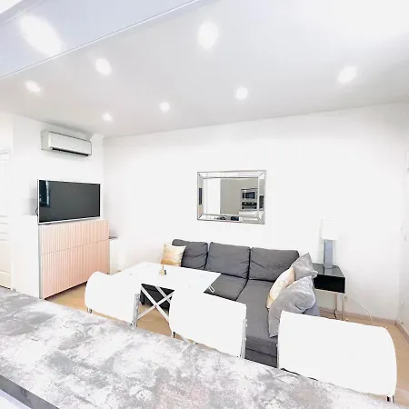 1 Bedroom Flat With Balcony Center Croisette 6ppl カンヌ